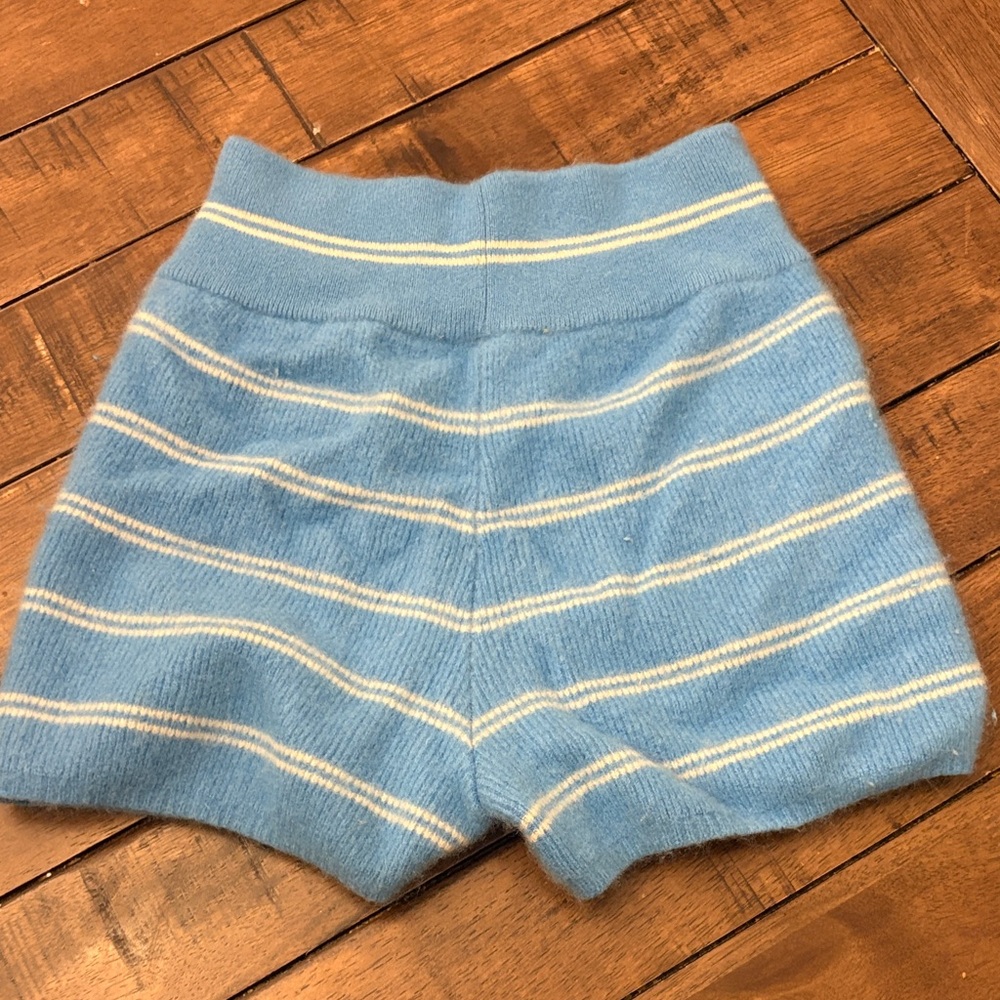 ALO Yoga Blue Cashmere Set with white stripes - Picture 6 of 6